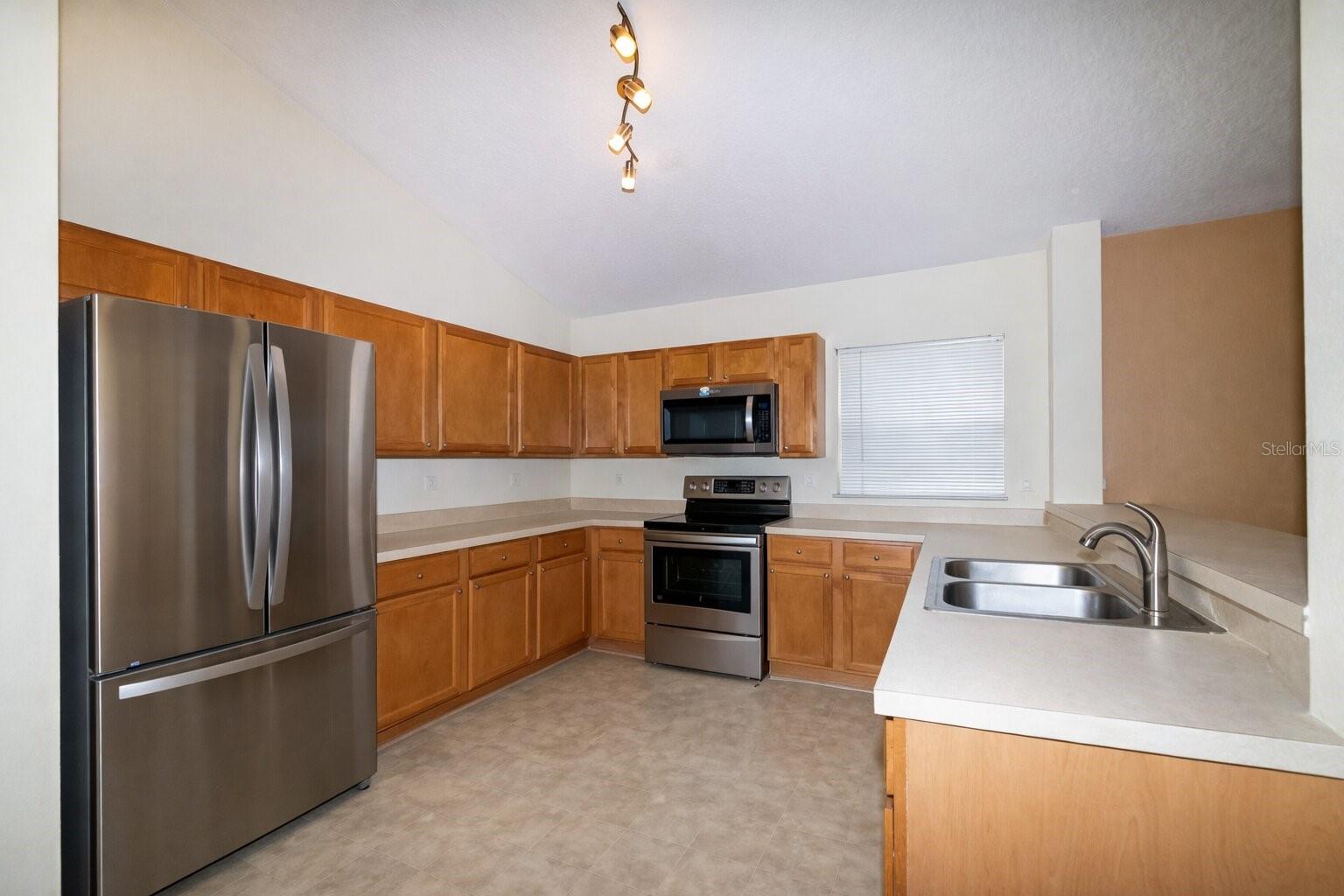 Image 5 of 17 For 685 Eagle Pointe S