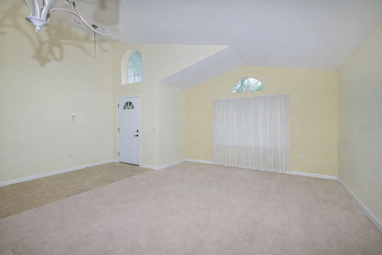 Image 8 of 17 For 685 Eagle Pointe S