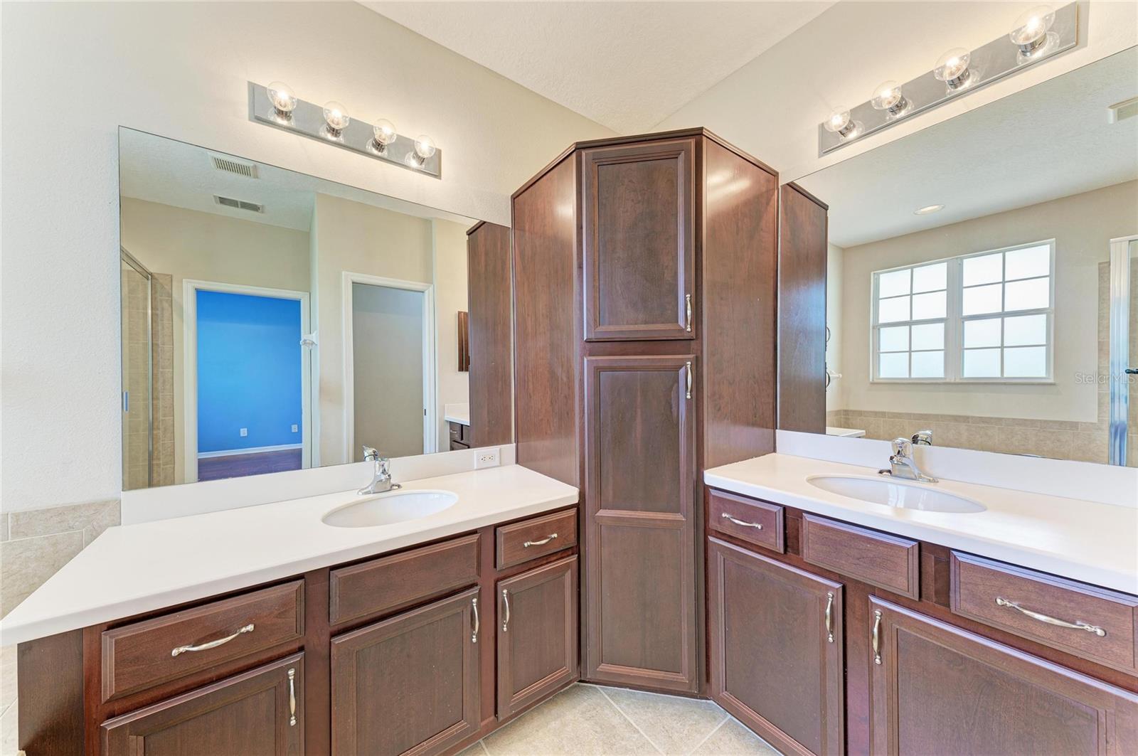 Image 25 of 52 For 8160 Villa Grande Ct