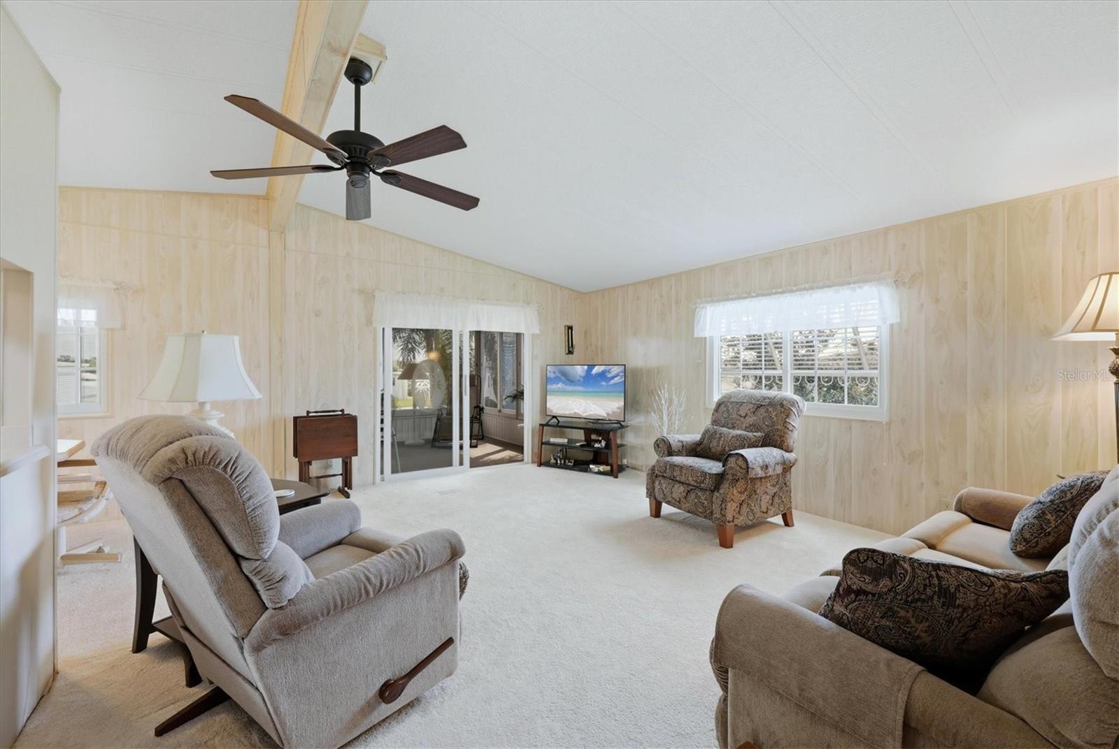 Image 9 of 47 For 4212 13th Street E