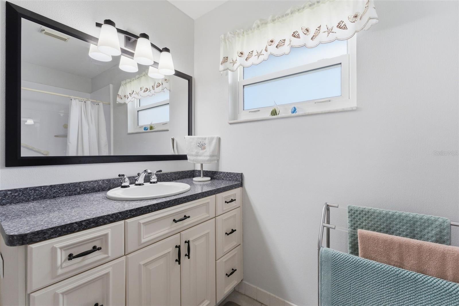 Image 16 of 41 For 5061 Live Oak Circle