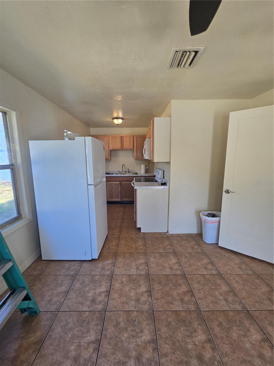 Image 11 of 17 For 1835 Wilton Avenue A&b