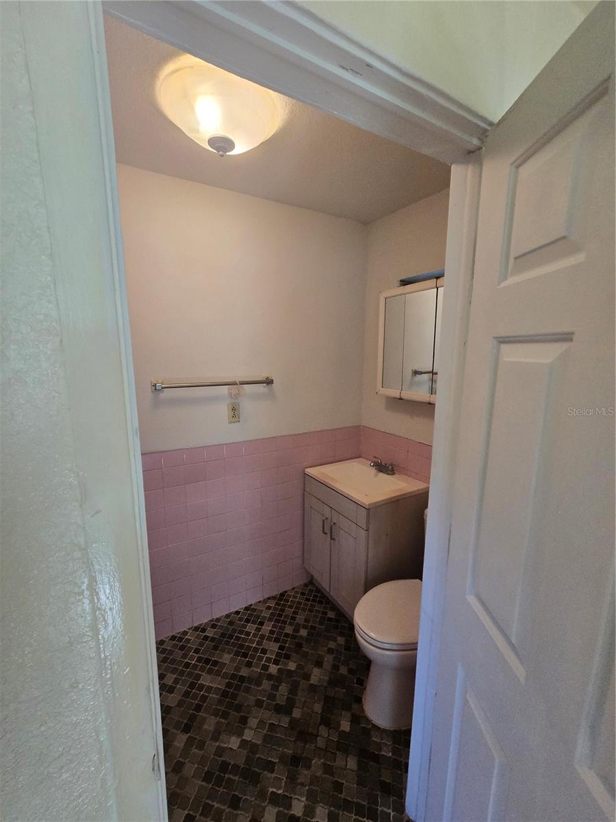 Image 15 of 17 For 1835 Wilton Avenue A&b