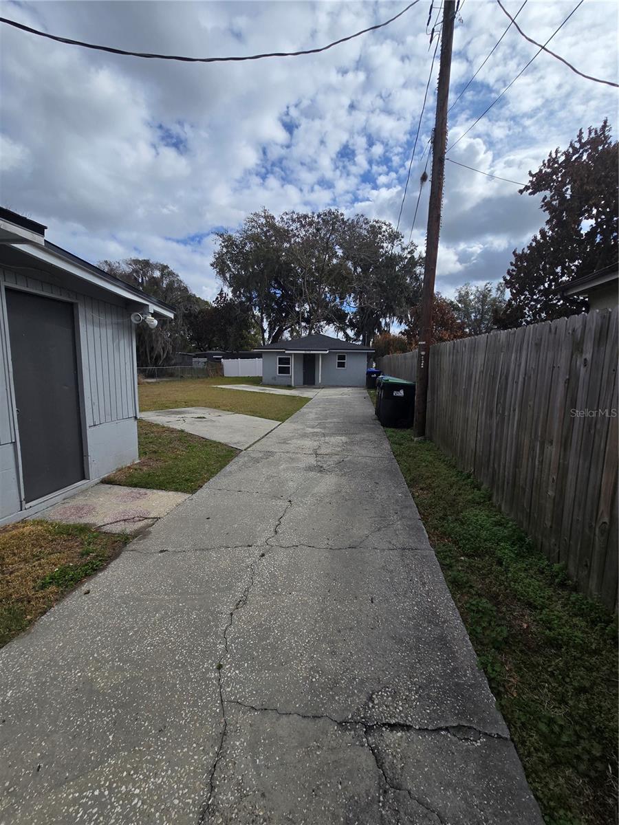 Image 3 of 17 For 1835 Wilton Avenue A&b