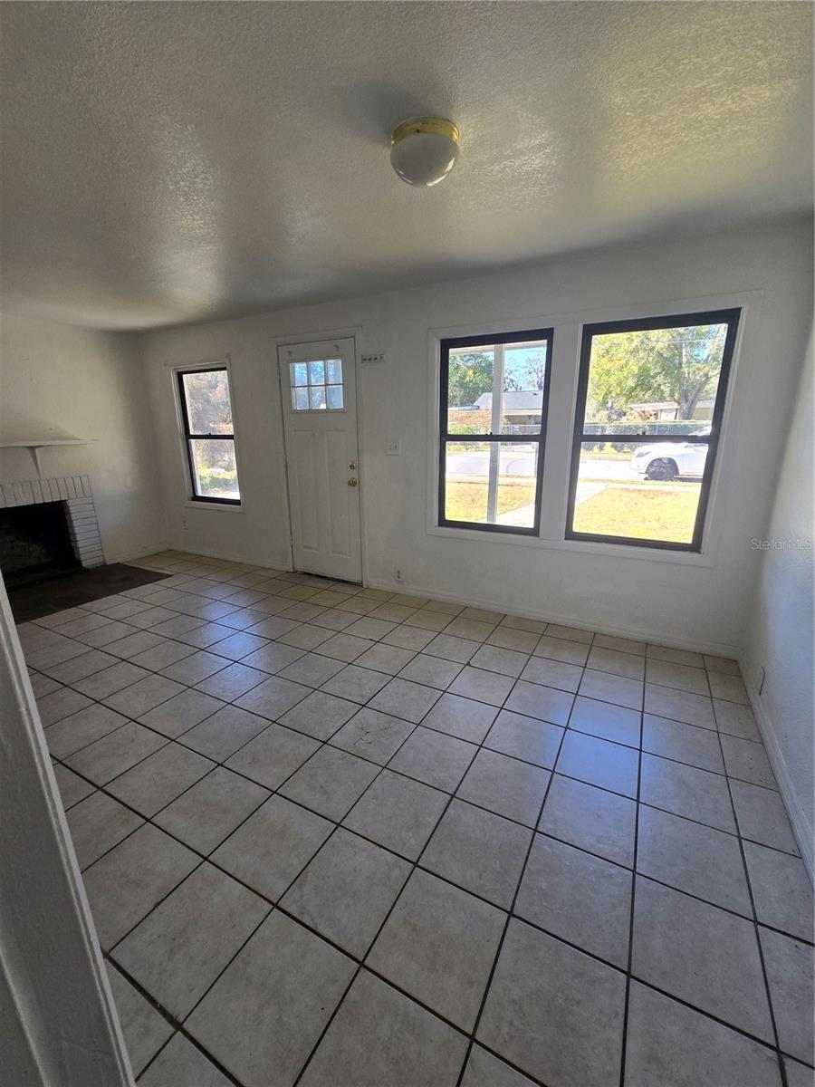 Image 5 of 17 For 1835 Wilton Avenue A&b