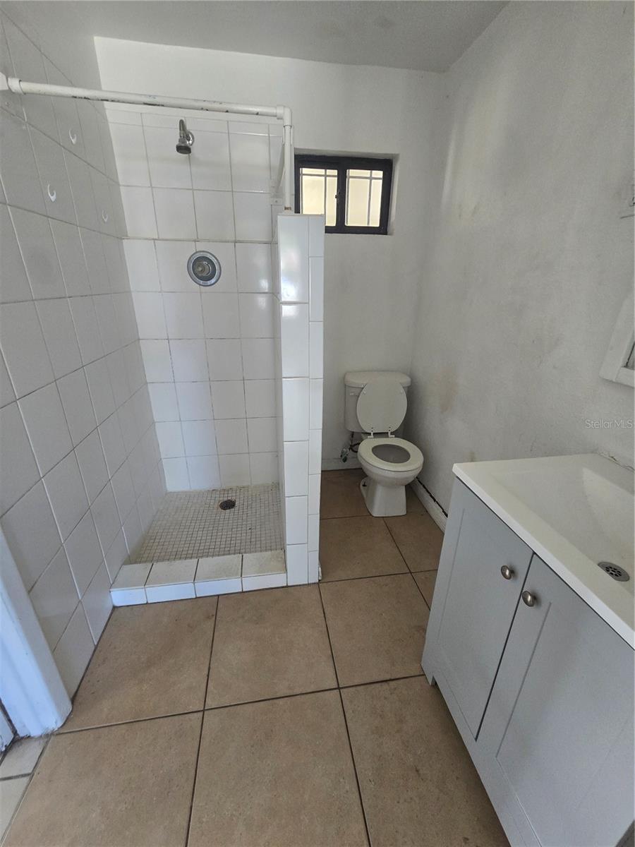 Image 8 of 17 For 1835 Wilton Avenue A&b