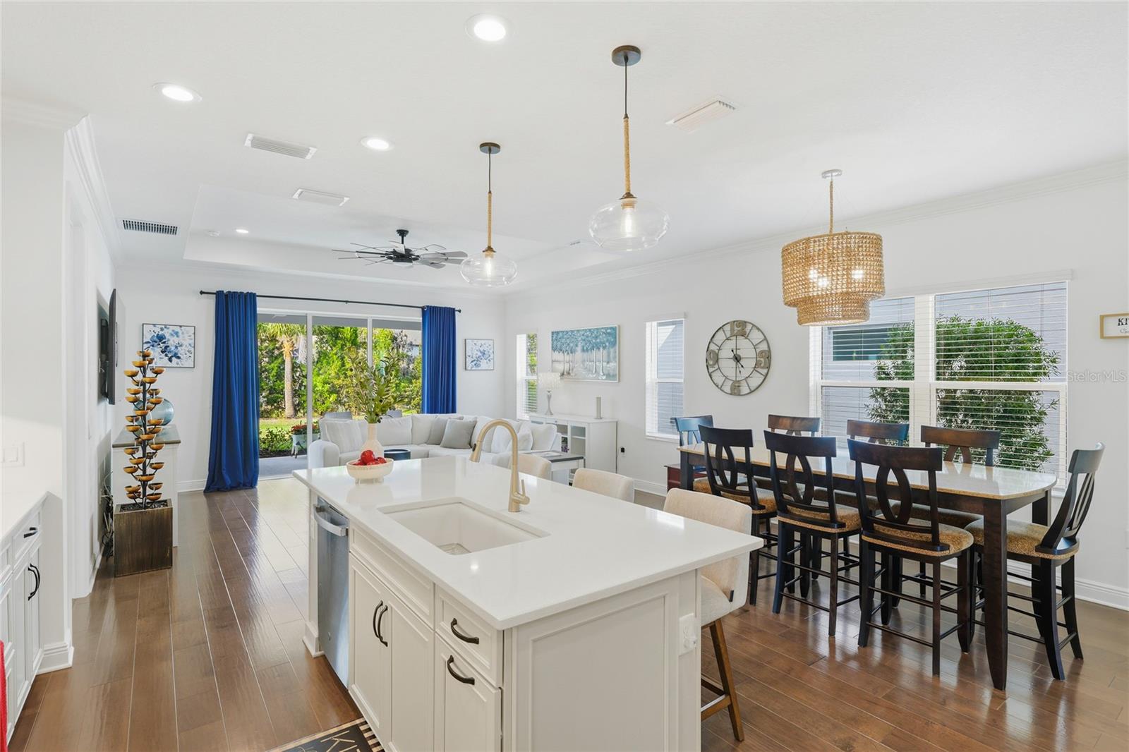 Listing photo id 9 for 12959 Seasong Terrace