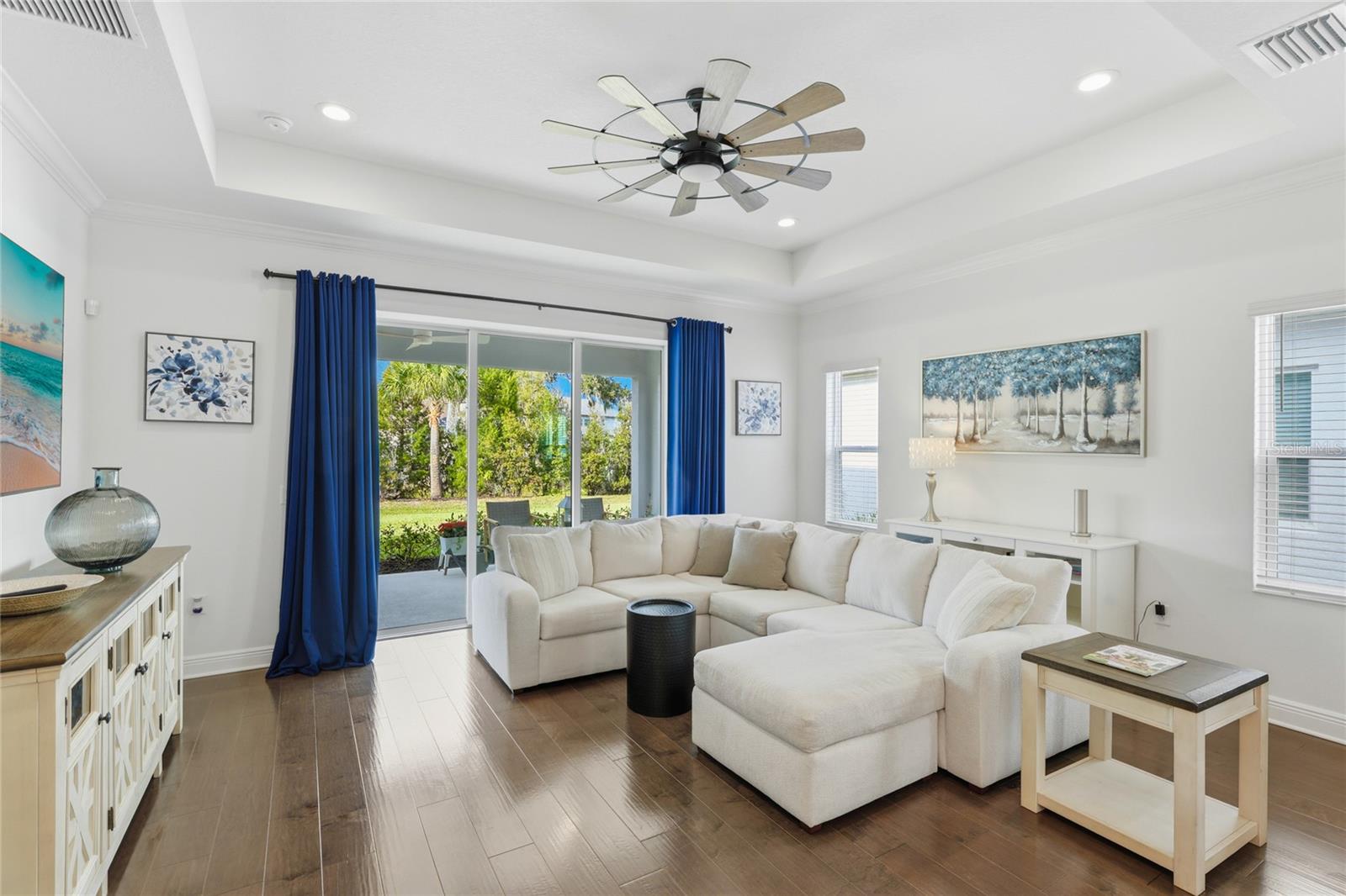 Listing photo id 11 for 12959 Seasong Terrace