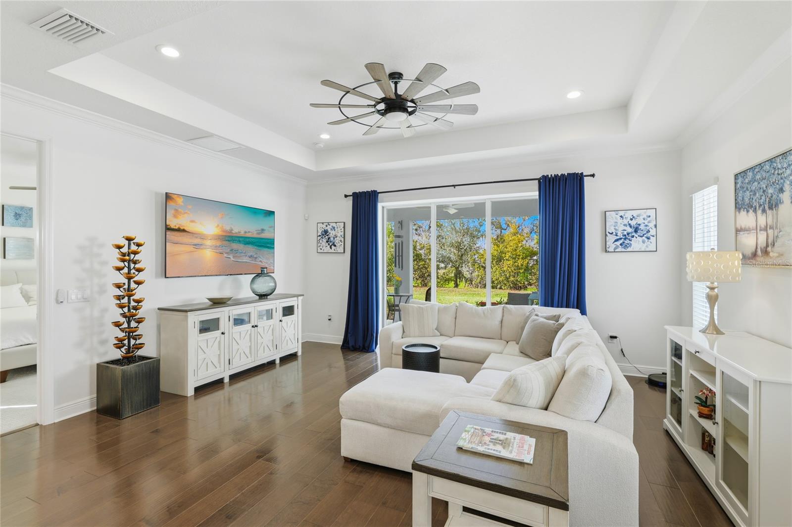 Listing photo id 12 for 12959 Seasong Terrace