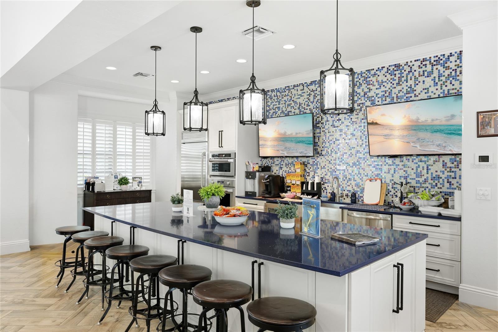 Listing photo id 49 for 12959 Seasong Terrace