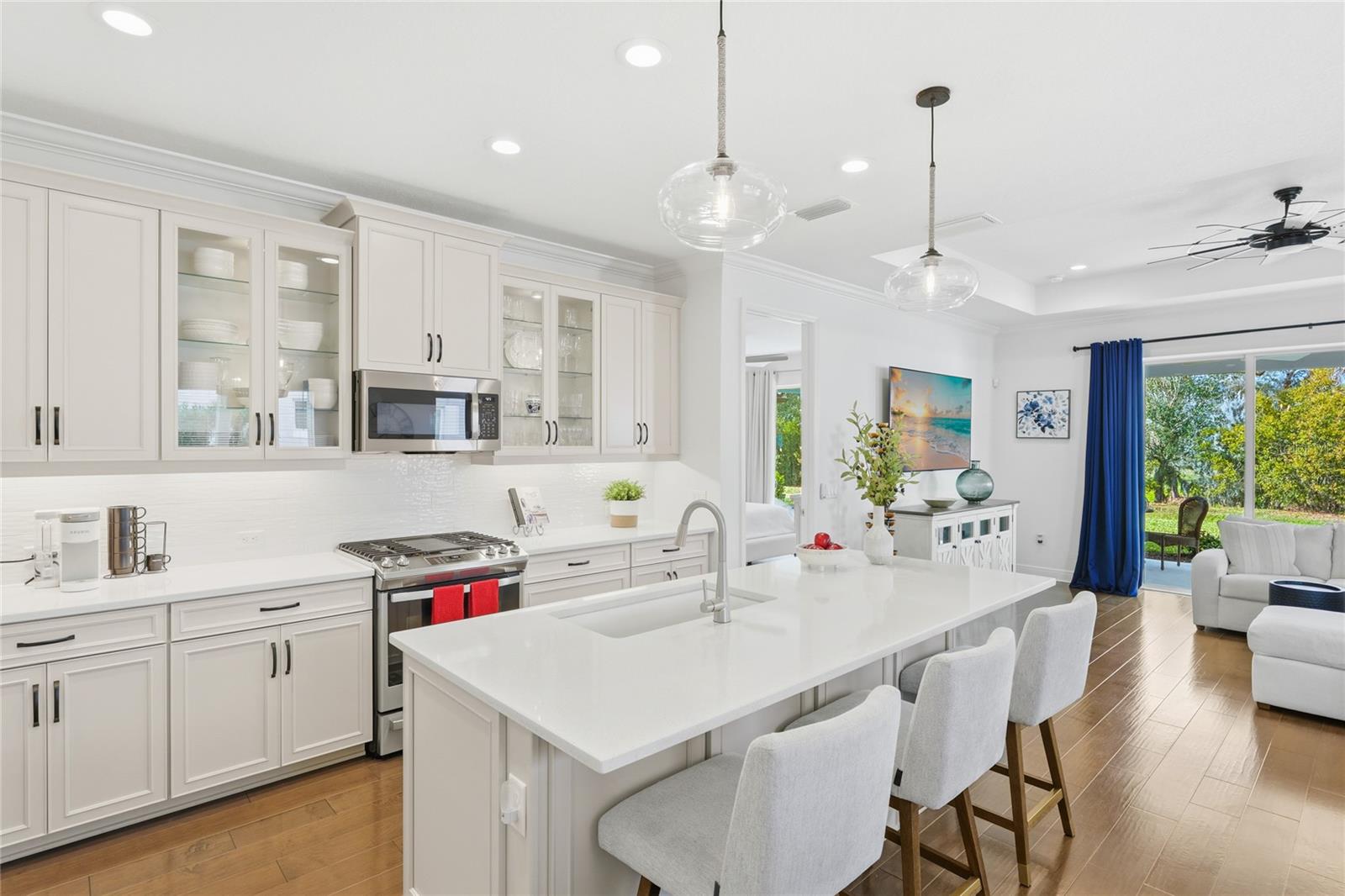 Listing photo id 6 for 12959 Seasong Terrace