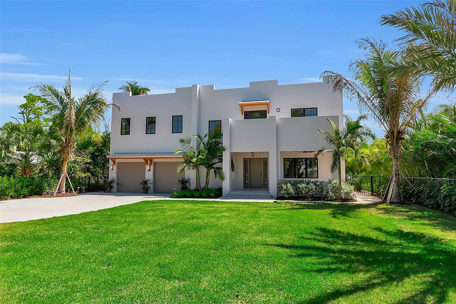 Image 2 of 36 For 943 Pomelo Place