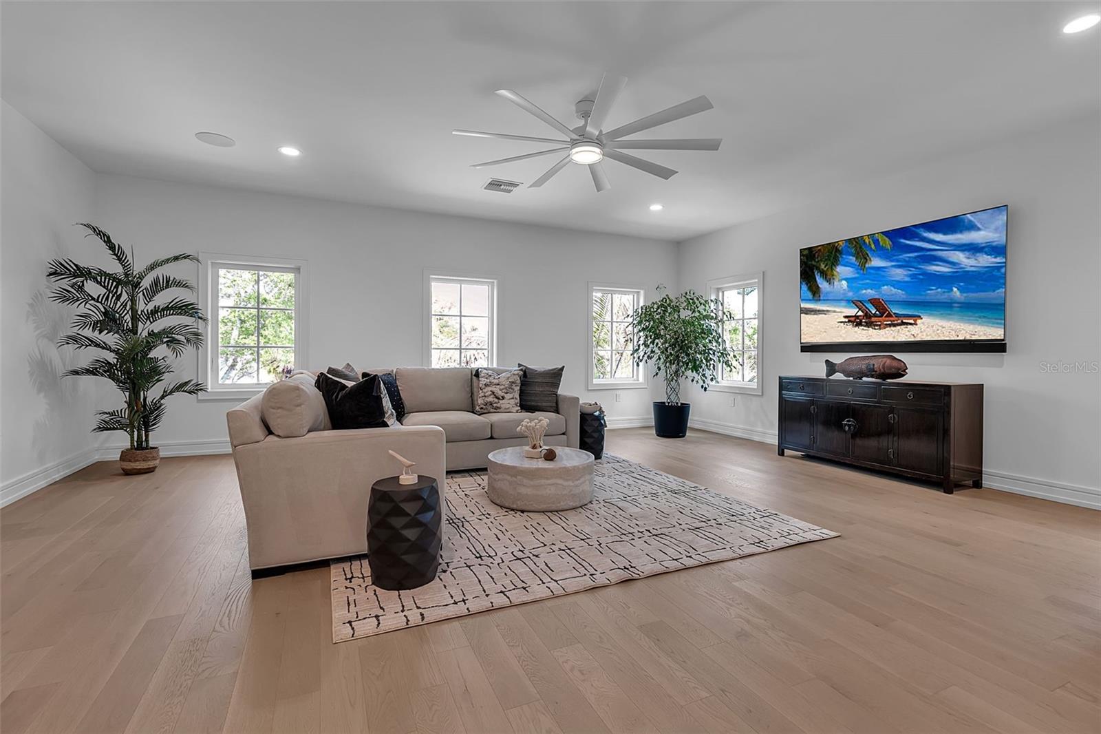 Image 22 of 36 For 943 Pomelo Place