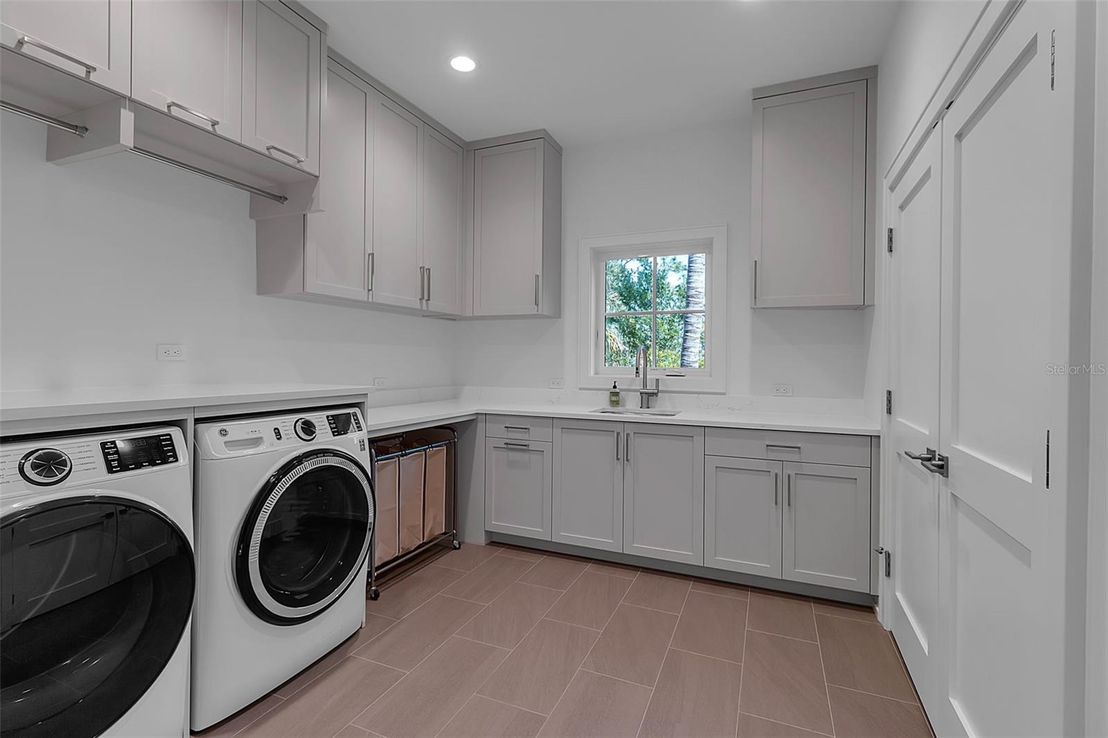 Image 28 of 36 For 943 Pomelo Place