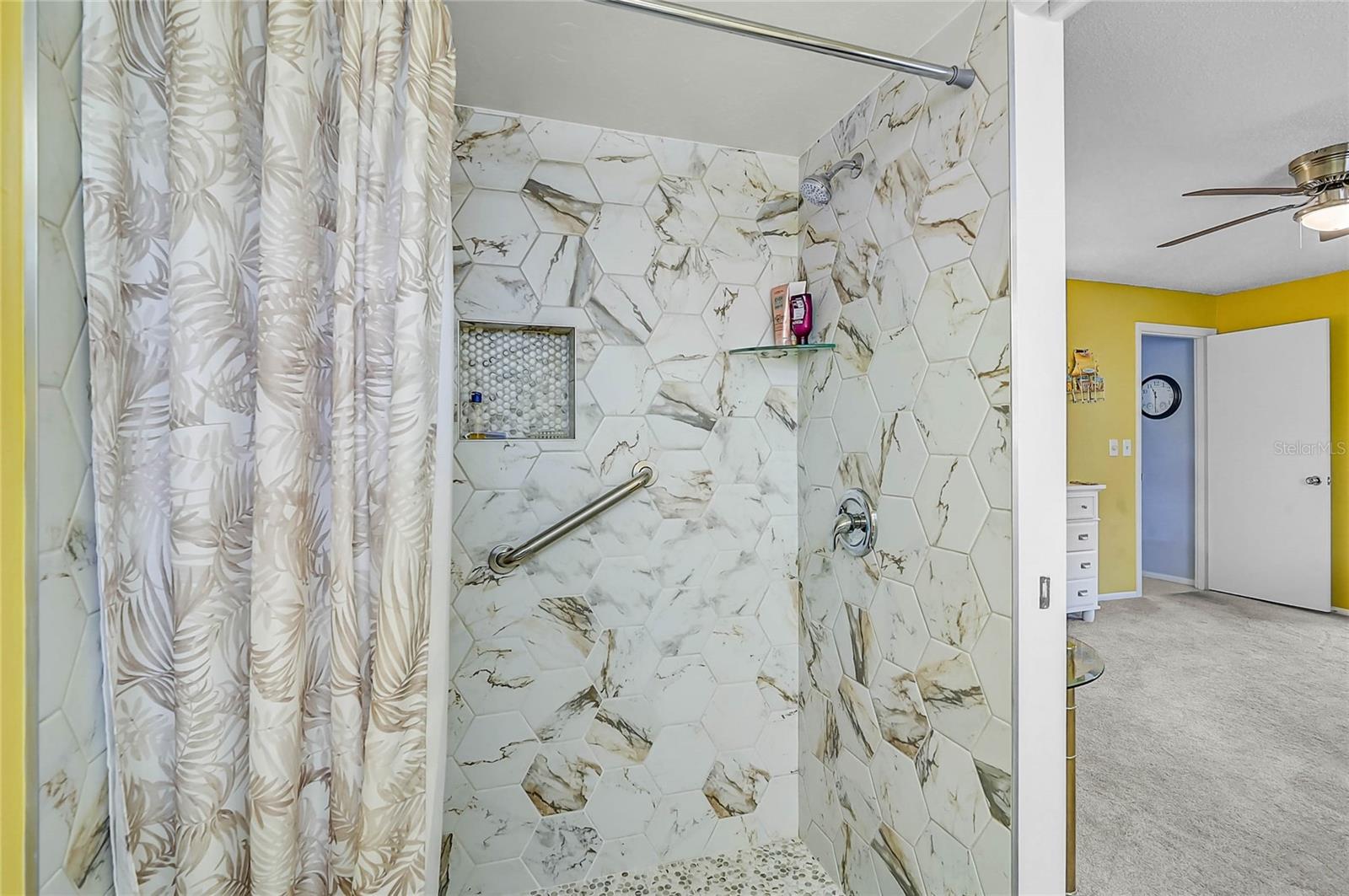 Image 18 of 47 For 7128 Country Club Drive N