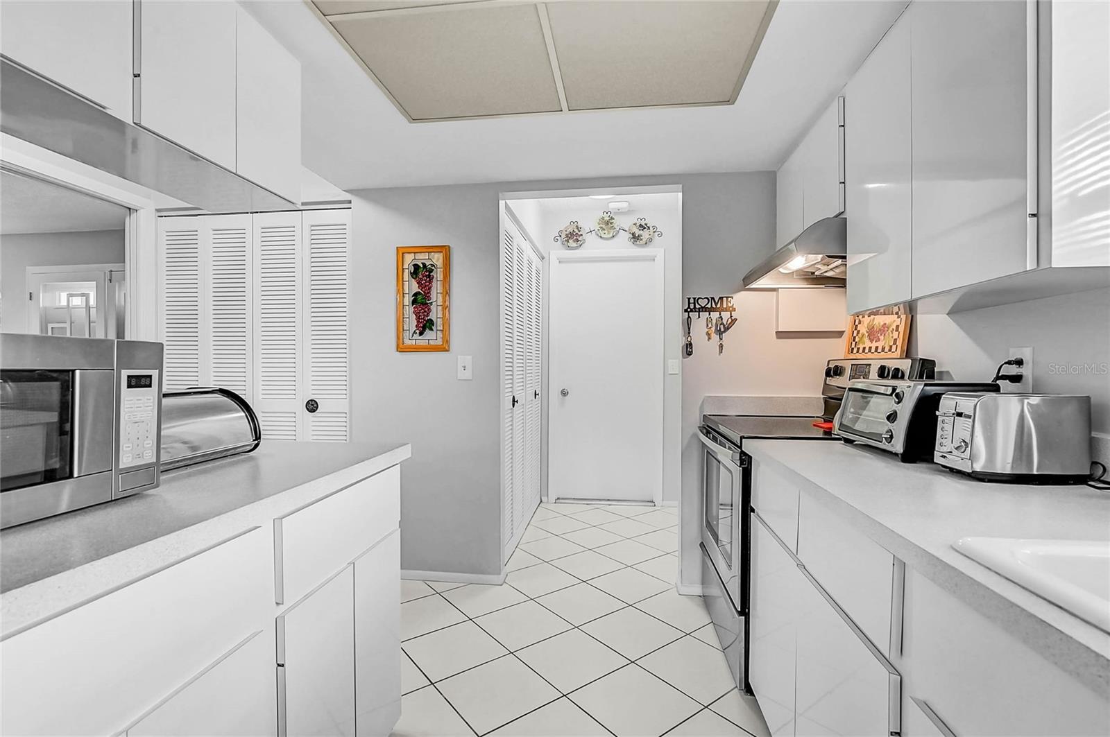 Image 9 of 47 For 7128 Country Club Drive N