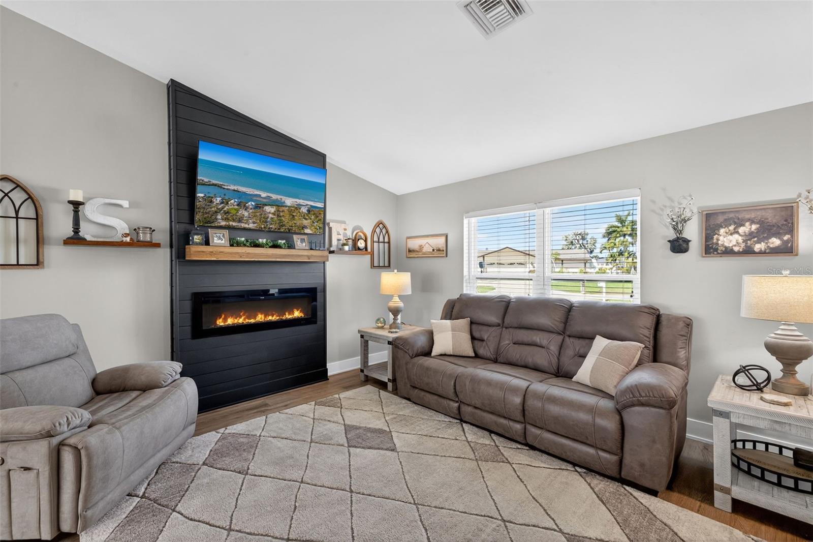 Image 9 of 38 For 3405 10th Place