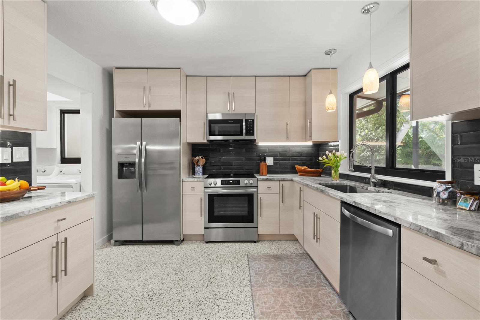 Image 22 of 70 For 157 Garden Lane