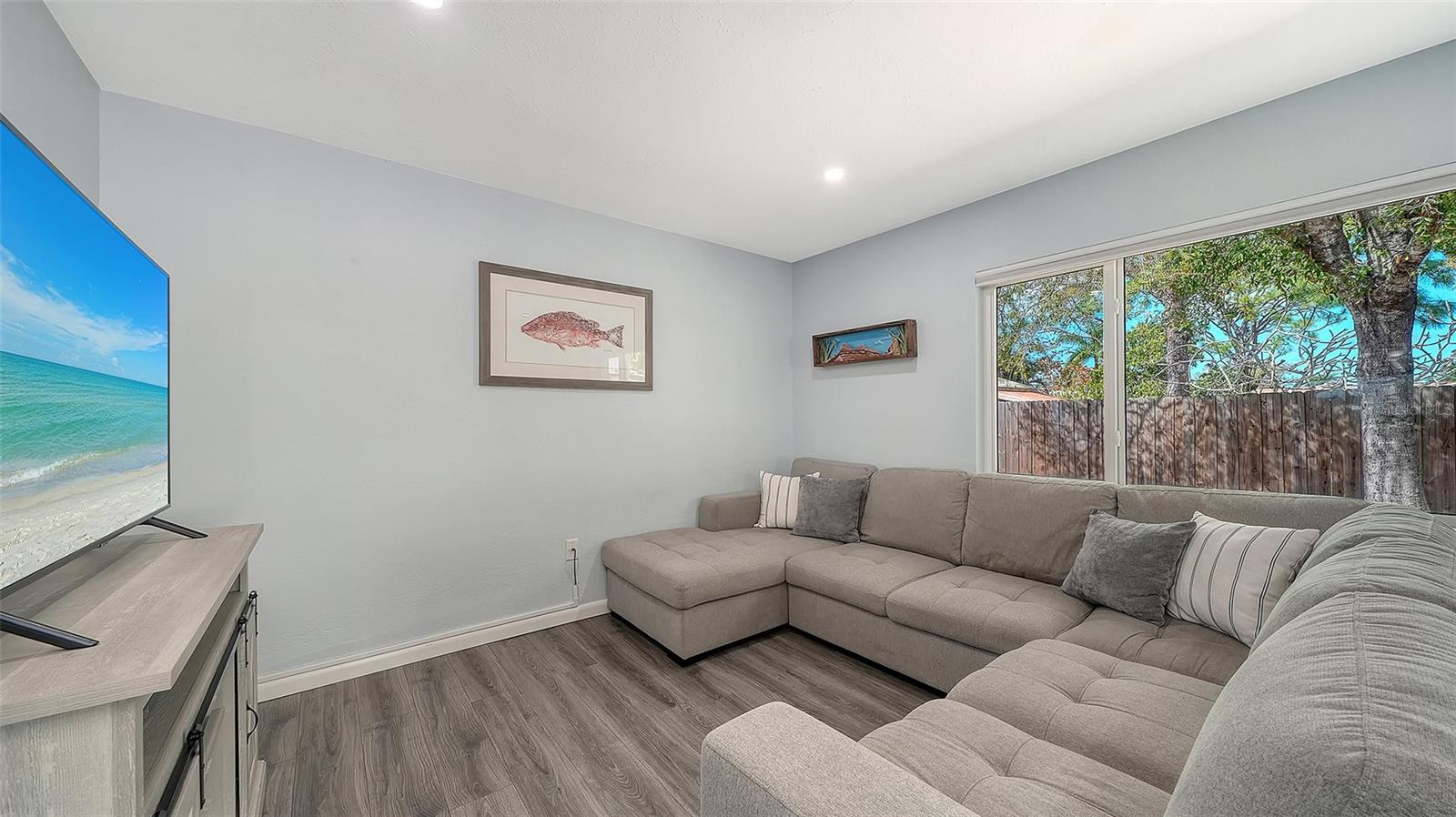 Image 13 of 27 For 972 Leeward Road