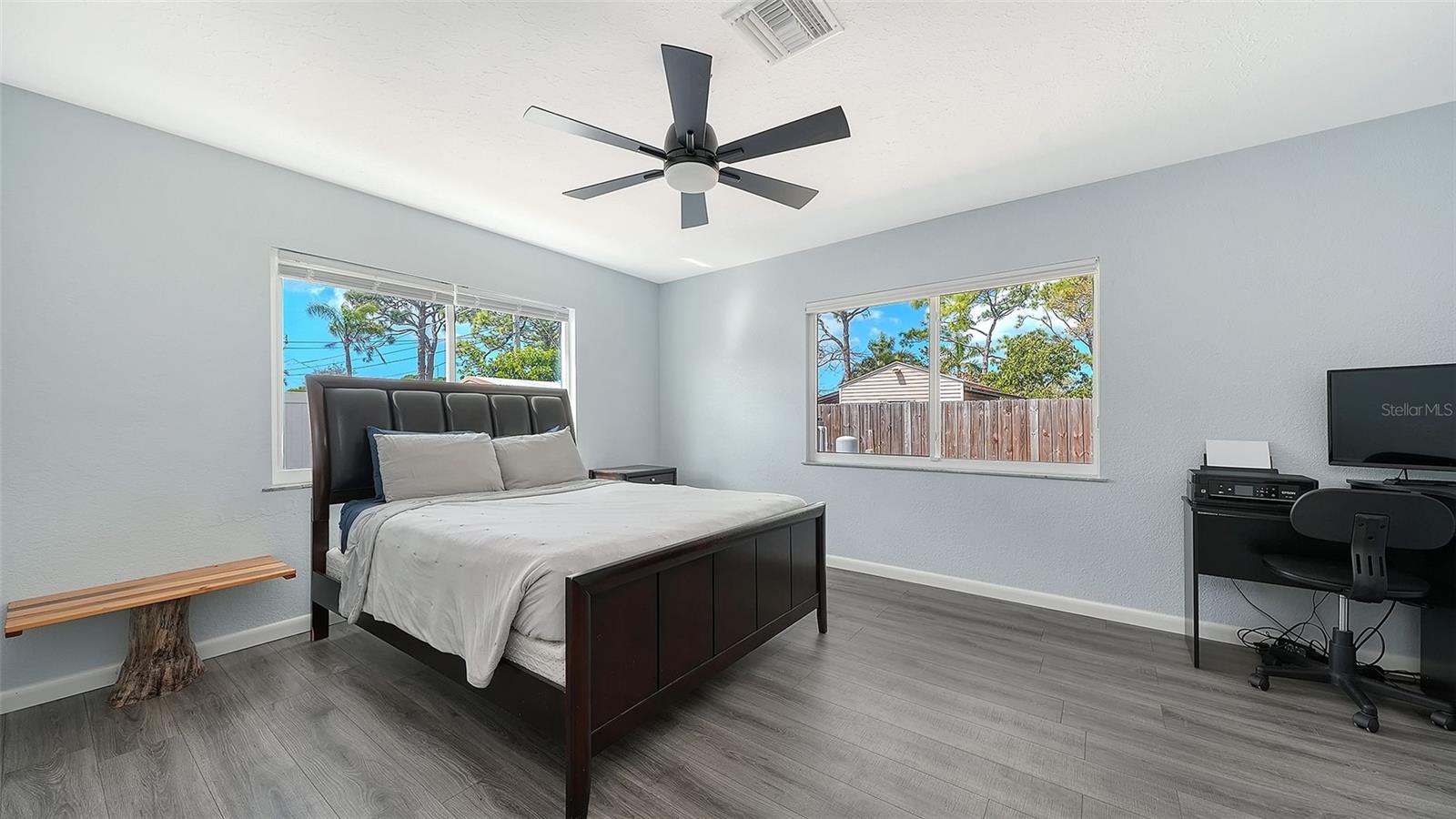 Image 18 of 27 For 972 Leeward Road