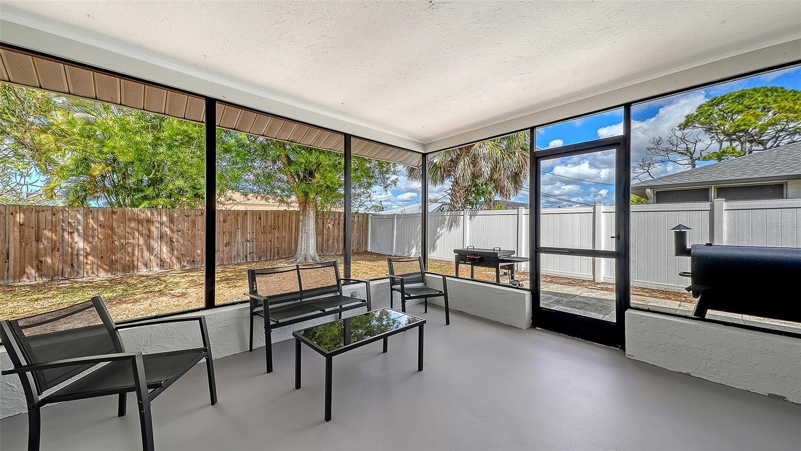 Image 20 of 27 For 972 Leeward Road