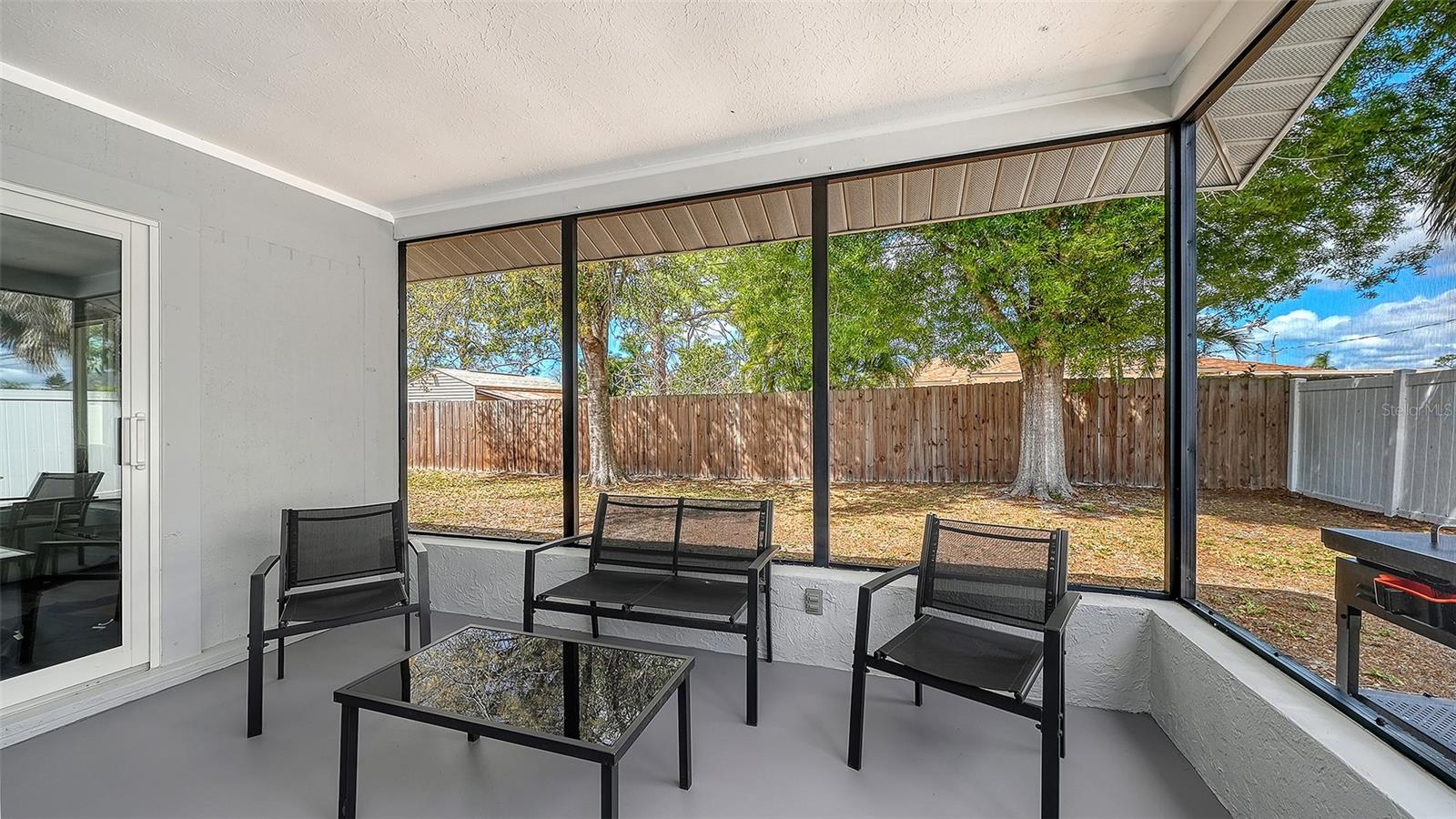 Image 21 of 27 For 972 Leeward Road