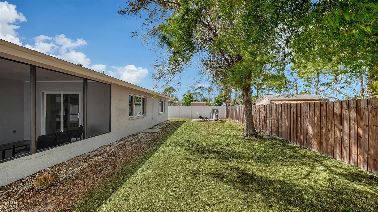 Image 24 of 27 For 972 Leeward Road