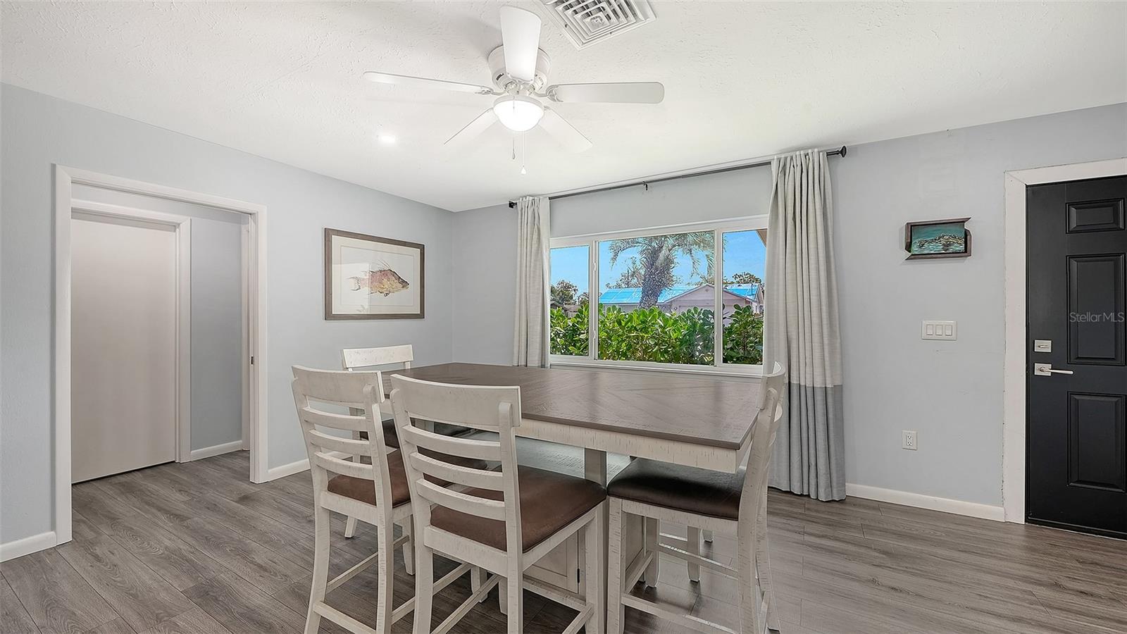 Image 7 of 27 For 972 Leeward Road