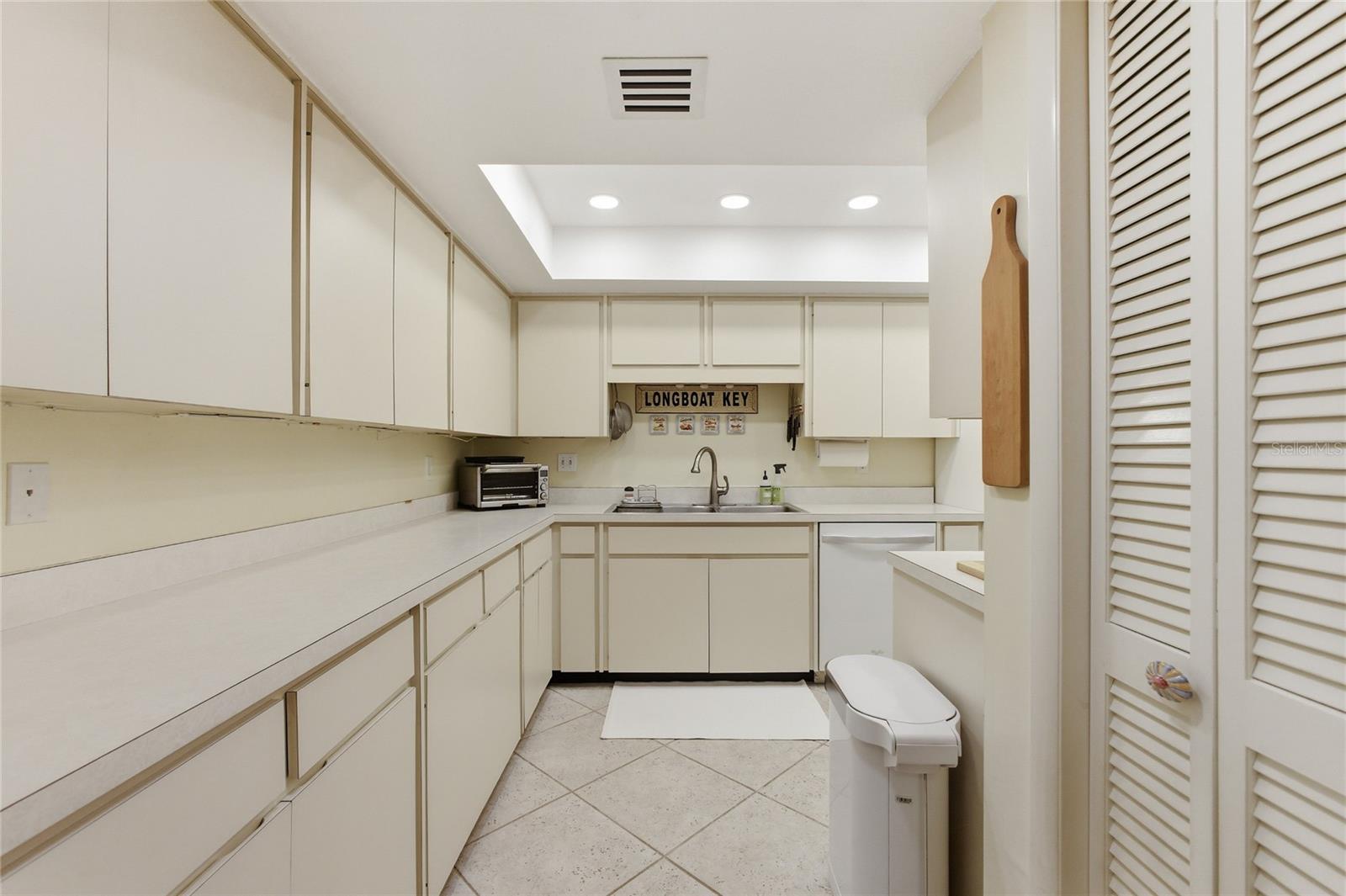 Image 11 of 46 For 5757 Gulf Of Mexico Drive 115