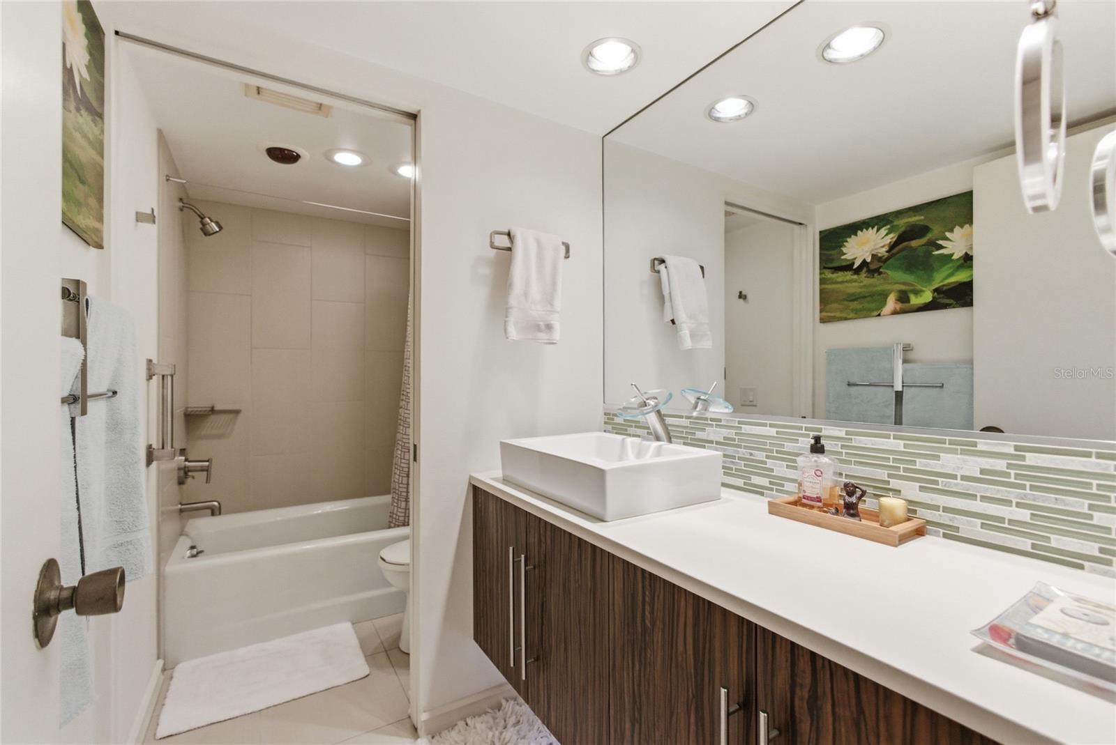 Image 22 of 46 For 5757 Gulf Of Mexico Drive 115