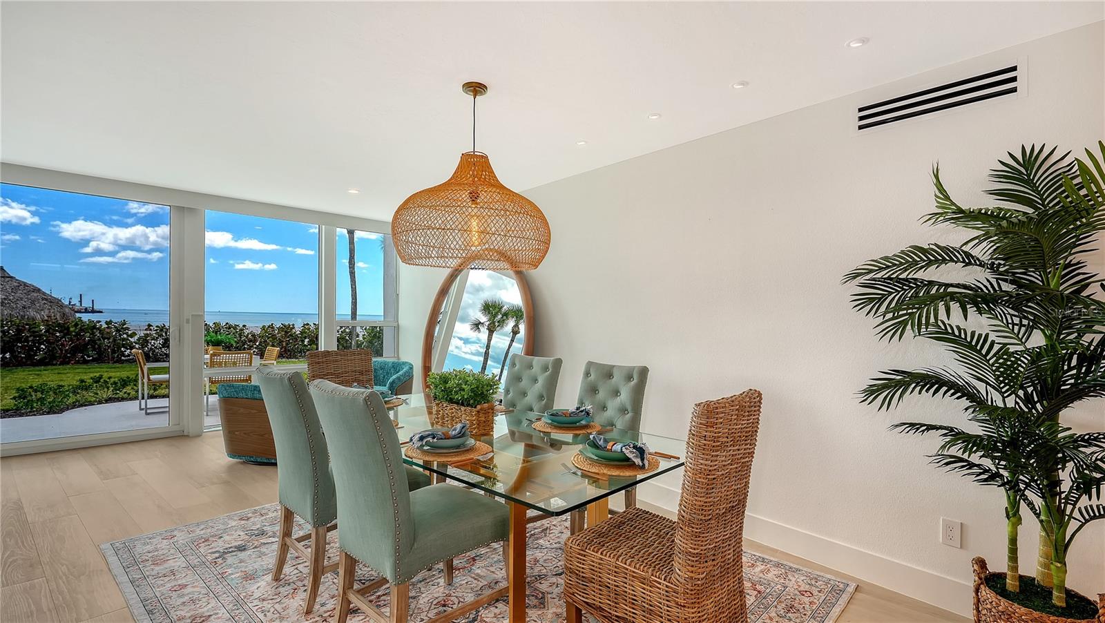 Image 16 of 40 For 100 Sands Point Road 114