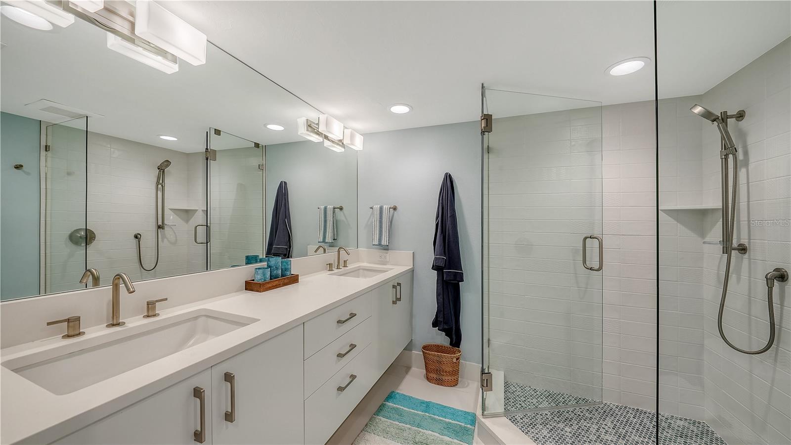 Image 30 of 40 For 100 Sands Point Road 114