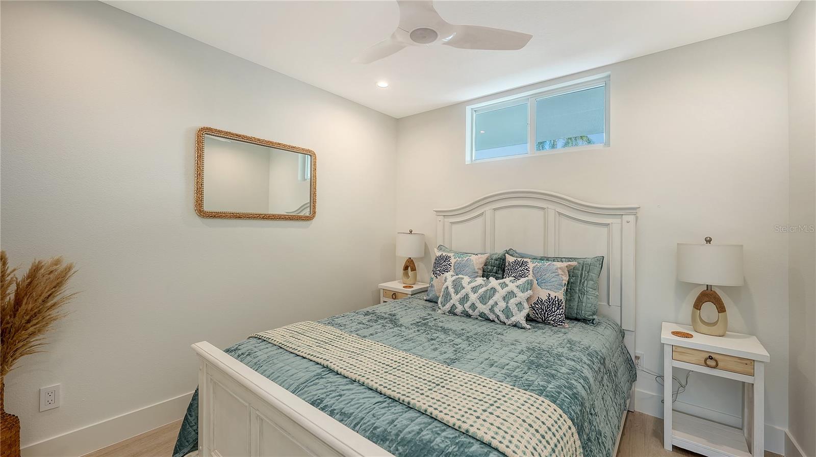 Image 32 of 40 For 100 Sands Point Road 114