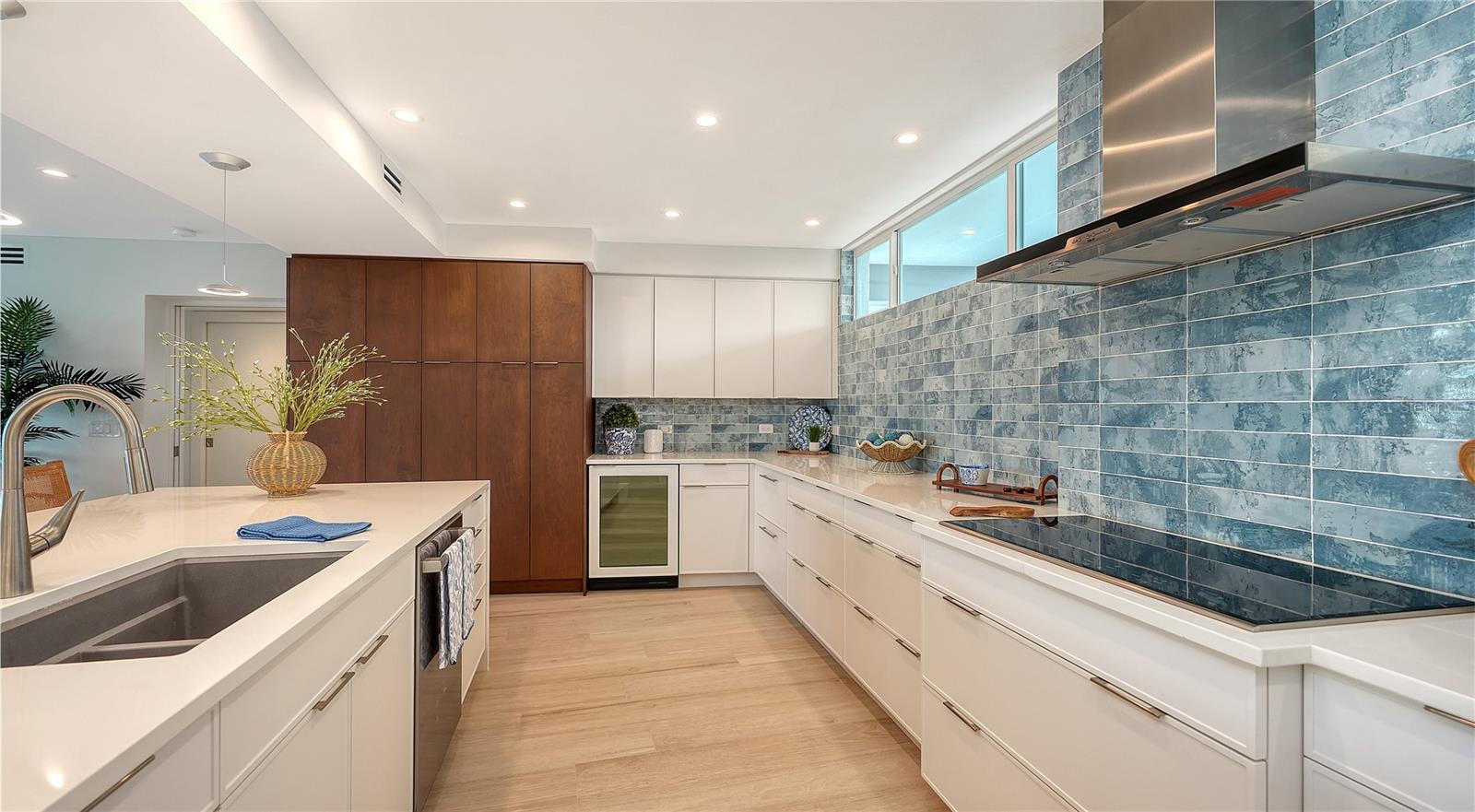 Image 6 of 40 For 100 Sands Point Road 114