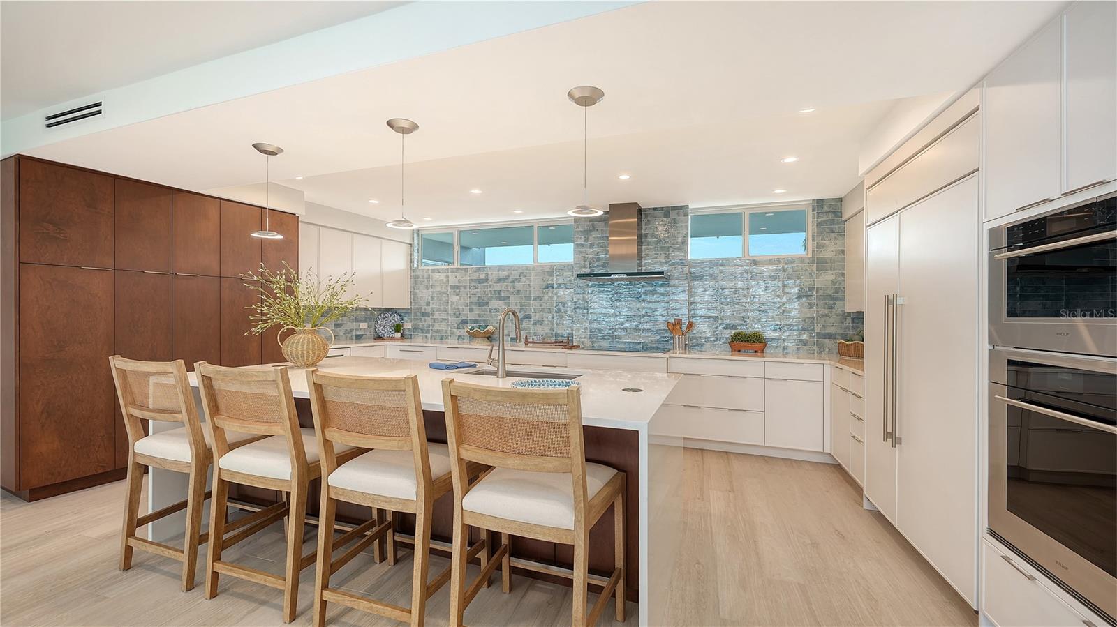 Image 7 of 40 For 100 Sands Point Road 114