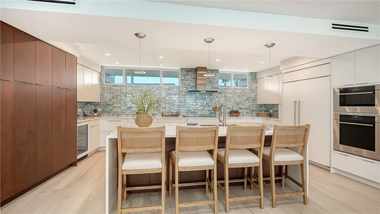 Image 8 of 40 For 100 Sands Point Road 114