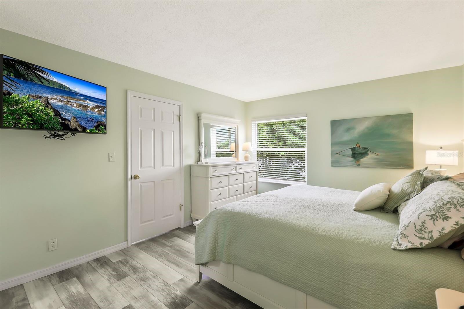 Image 13 of 35 For 9290 Lake Park Drive 104