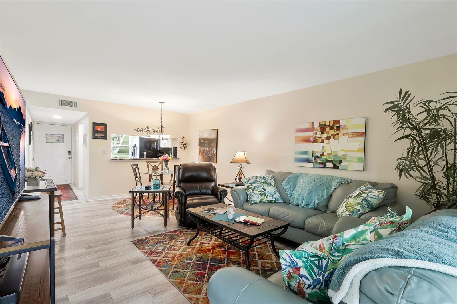 Image 5 of 35 For 9290 Lake Park Drive 104