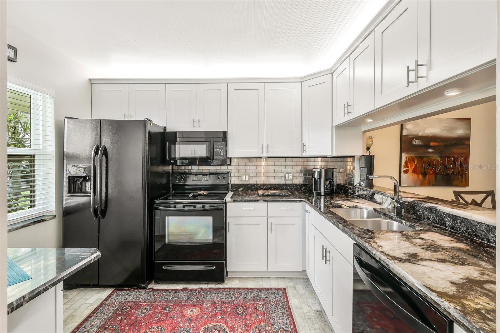 Image 9 of 35 For 9290 Lake Park Drive 104