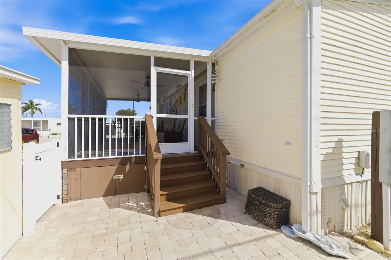 Image 10 of 70 For 812 50th Avenue Terrace W