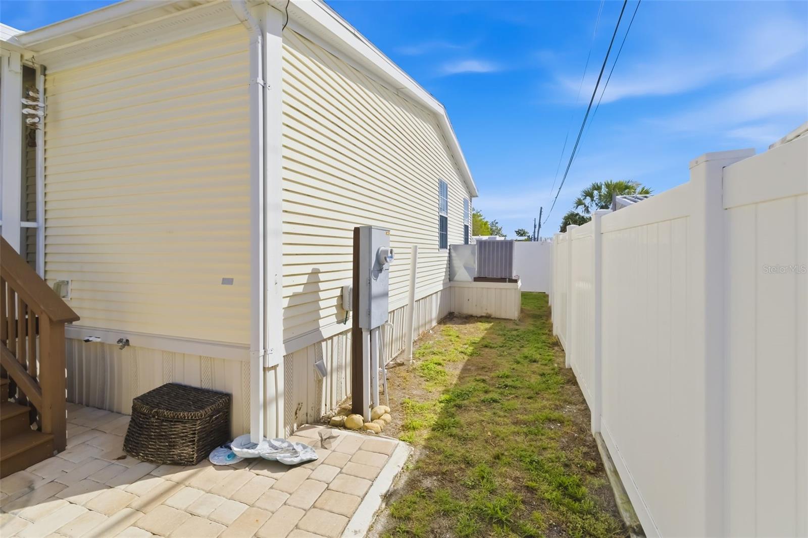 Image 11 of 70 For 812 50th Avenue Terrace W