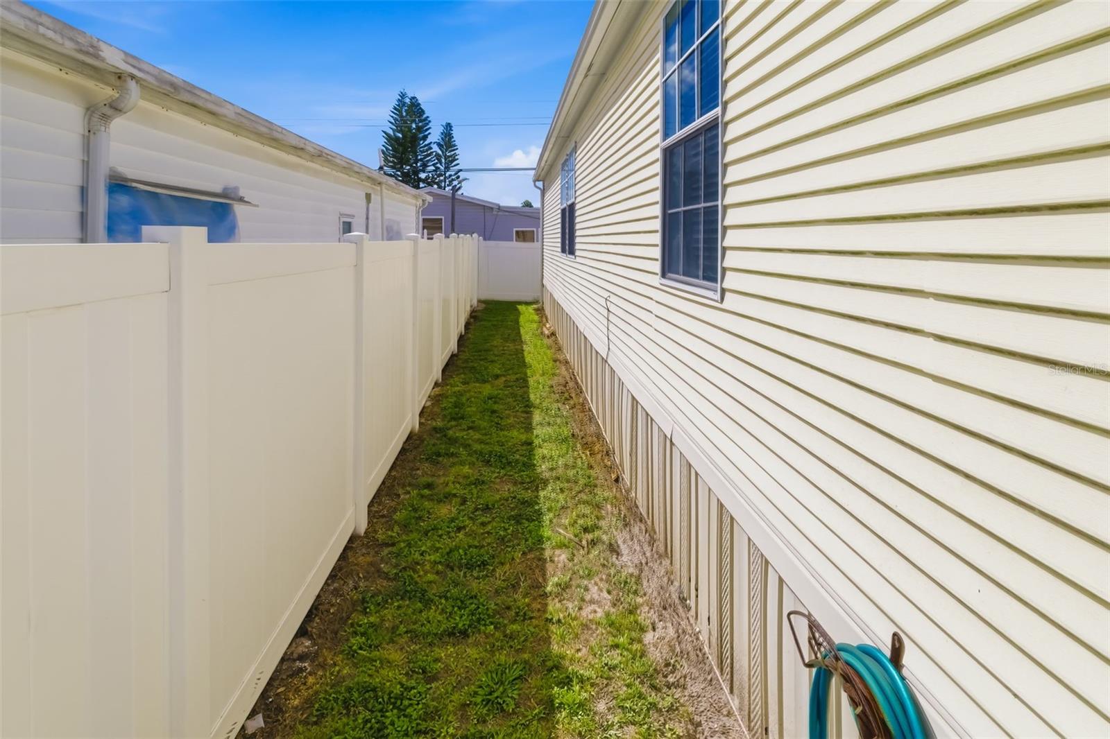 Image 12 of 70 For 812 50th Avenue Terrace W