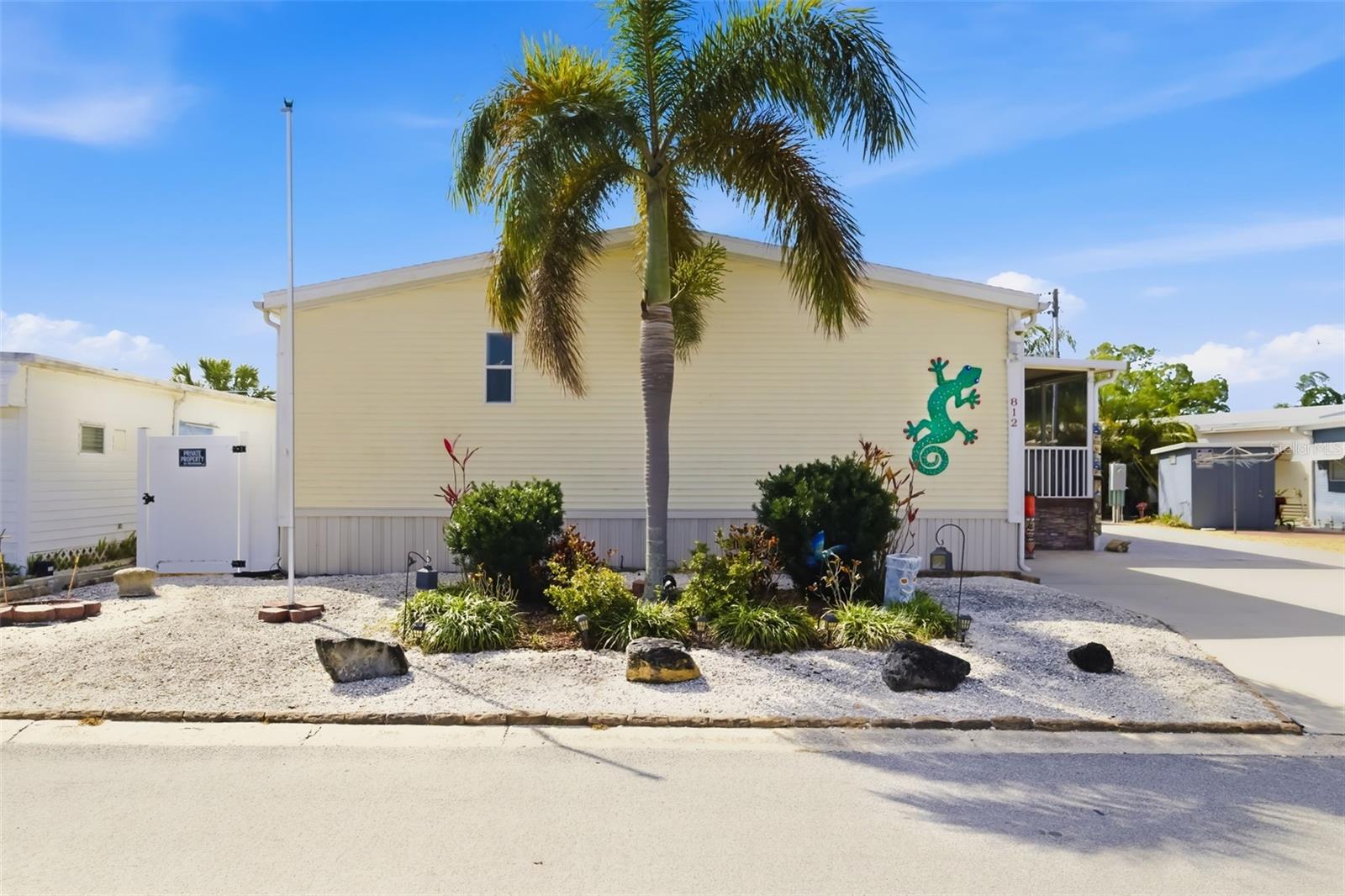 Image 2 of 70 For 812 50th Avenue Terrace W