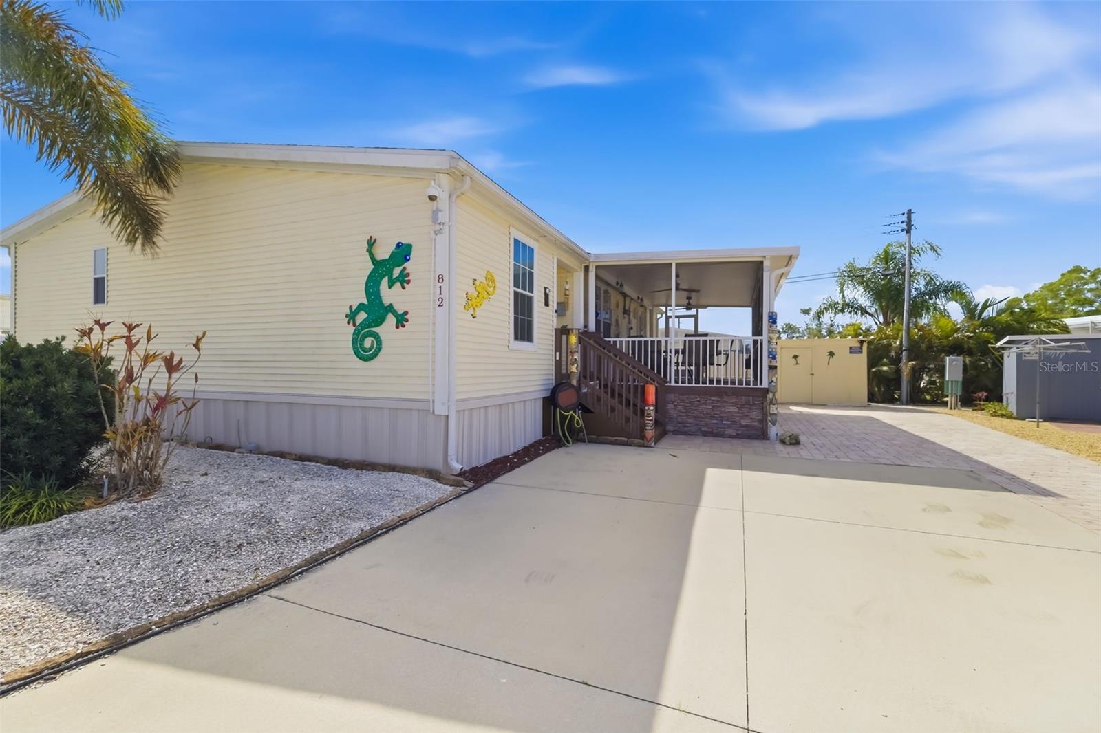 Image 5 of 70 For 812 50th Avenue Terrace W