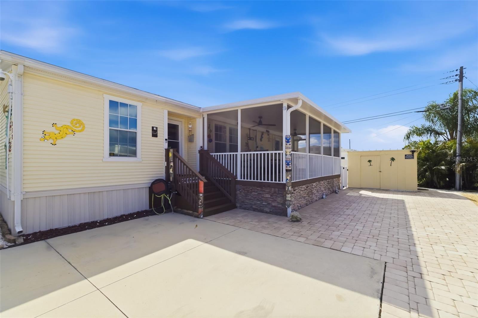 Image 6 of 70 For 812 50th Avenue Terrace W