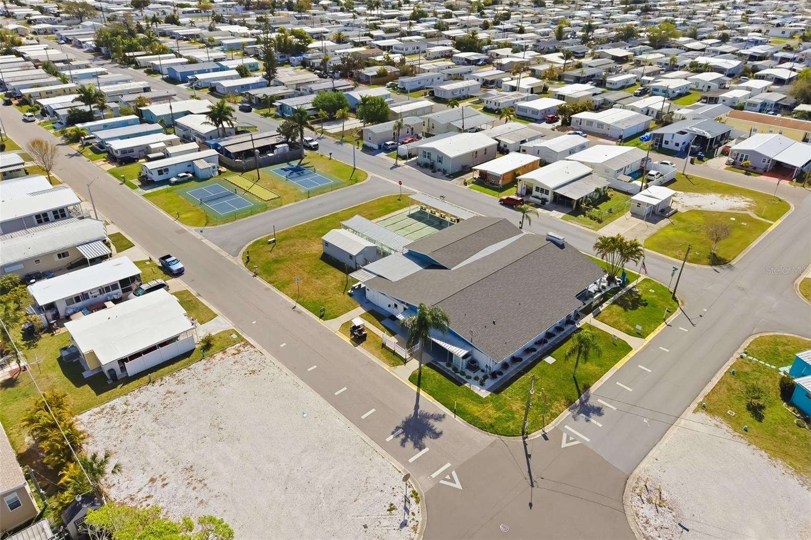 Image 61 of 70 For 812 50th Avenue Terrace W