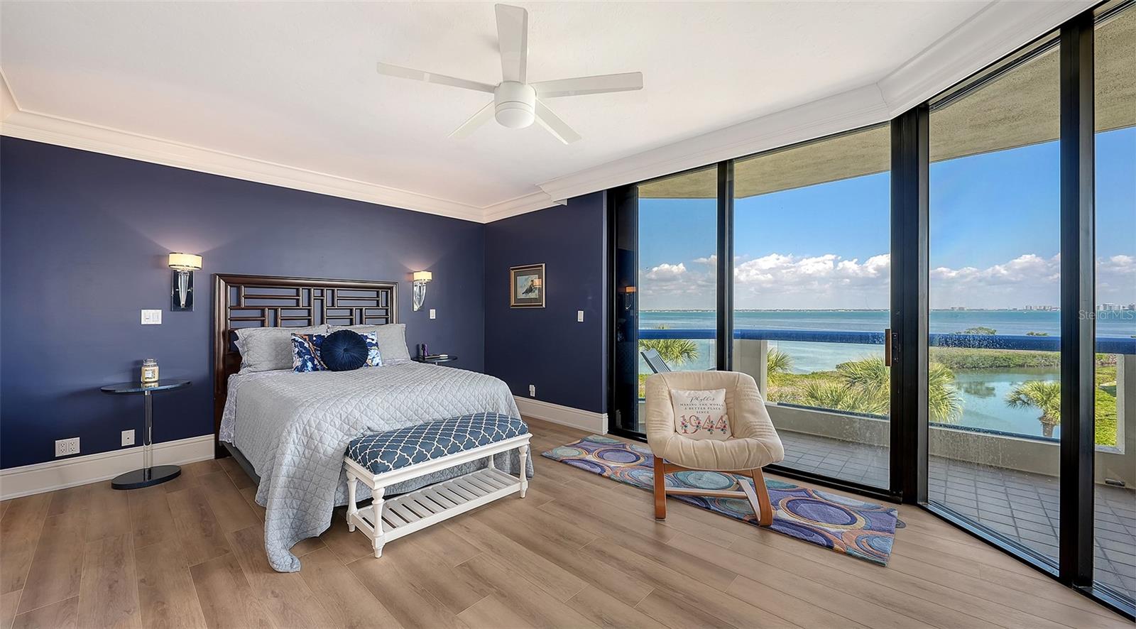 Image 15 of 46 For 2110 Harbourside Drive 536