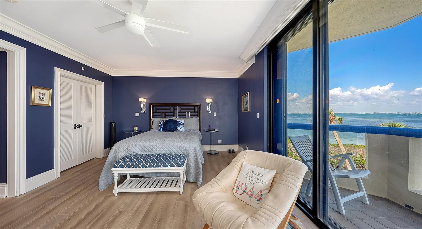 Image 17 of 46 For 2110 Harbourside Drive 536