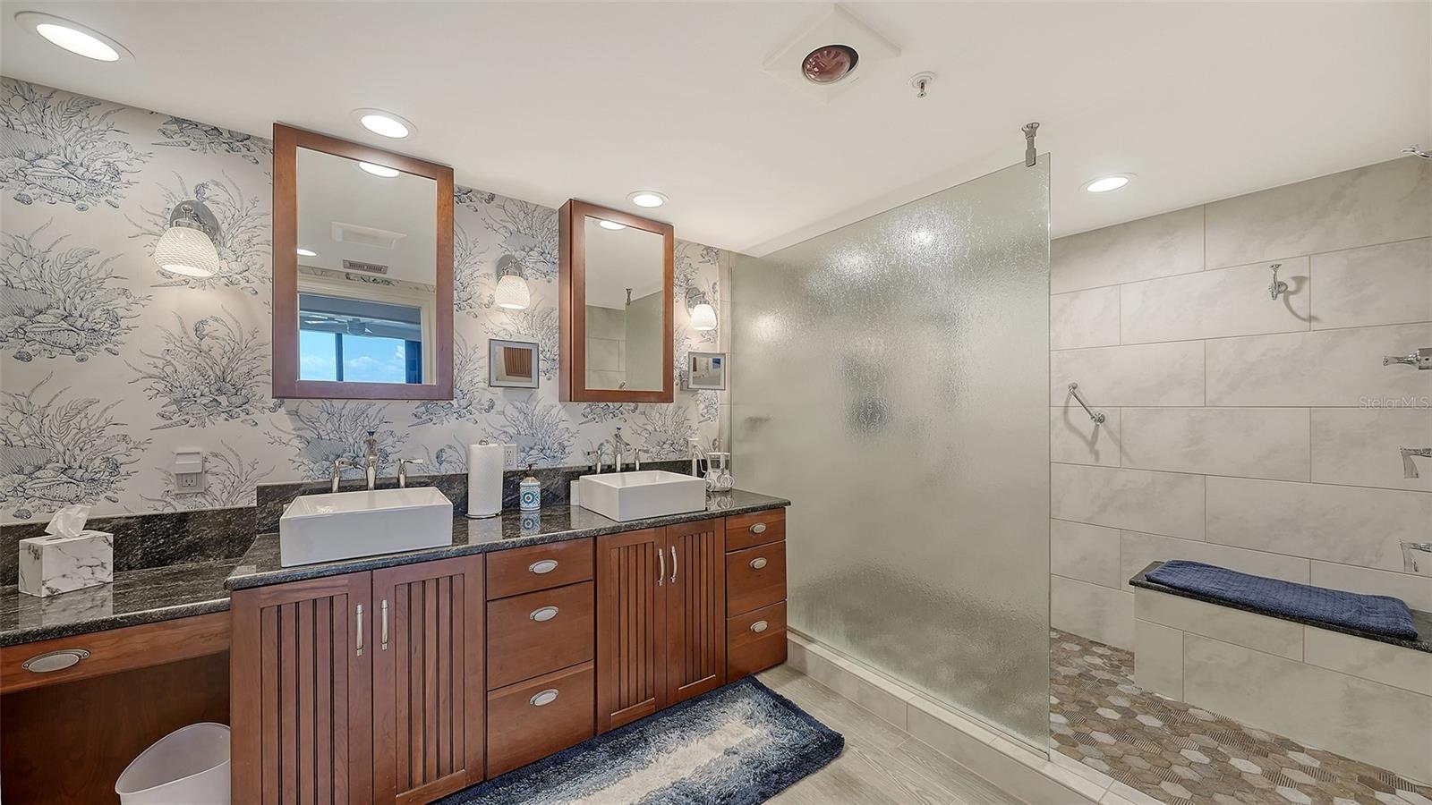 Image 18 of 46 For 2110 Harbourside Drive 536