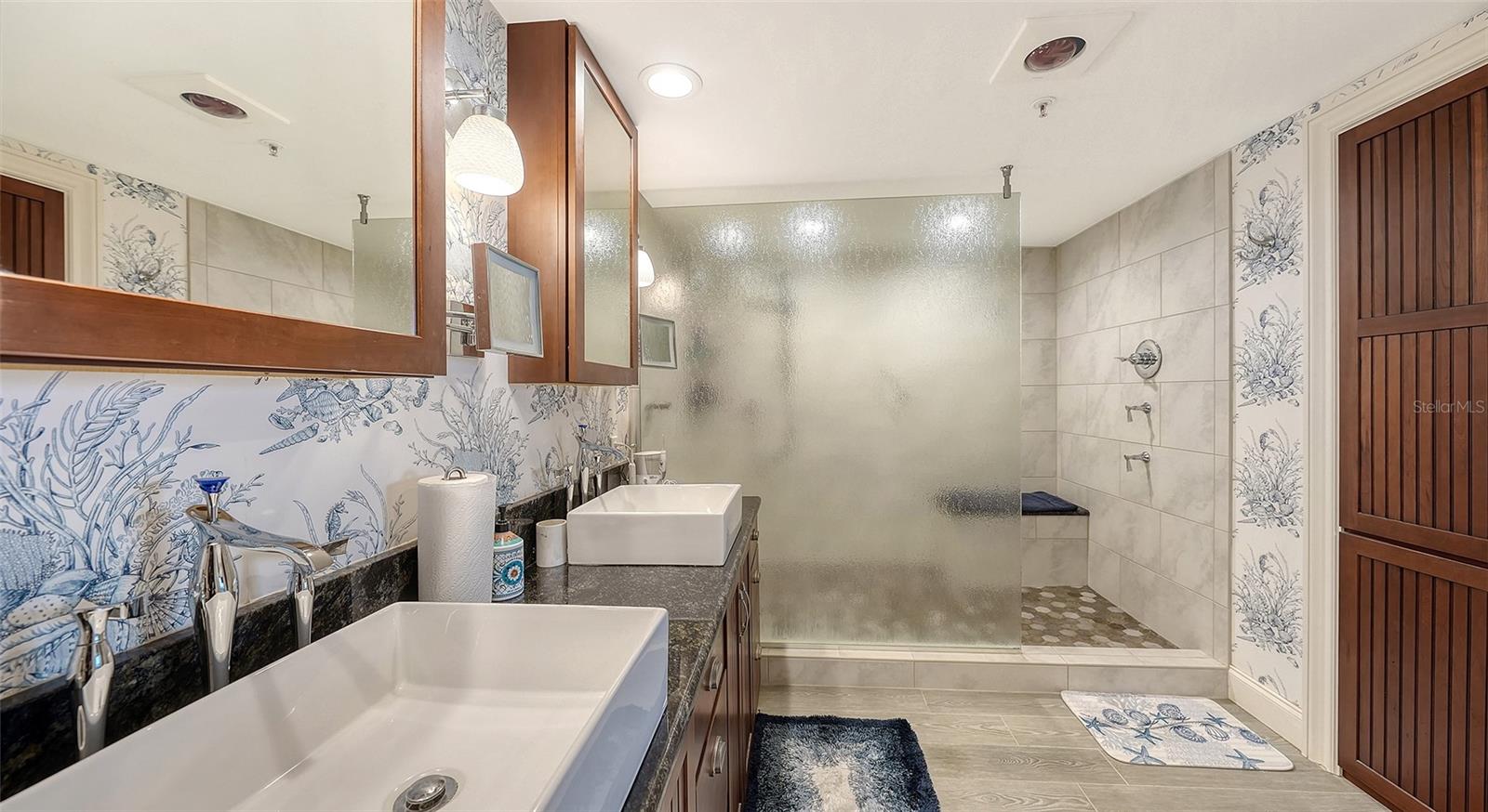 Image 19 of 46 For 2110 Harbourside Drive 536